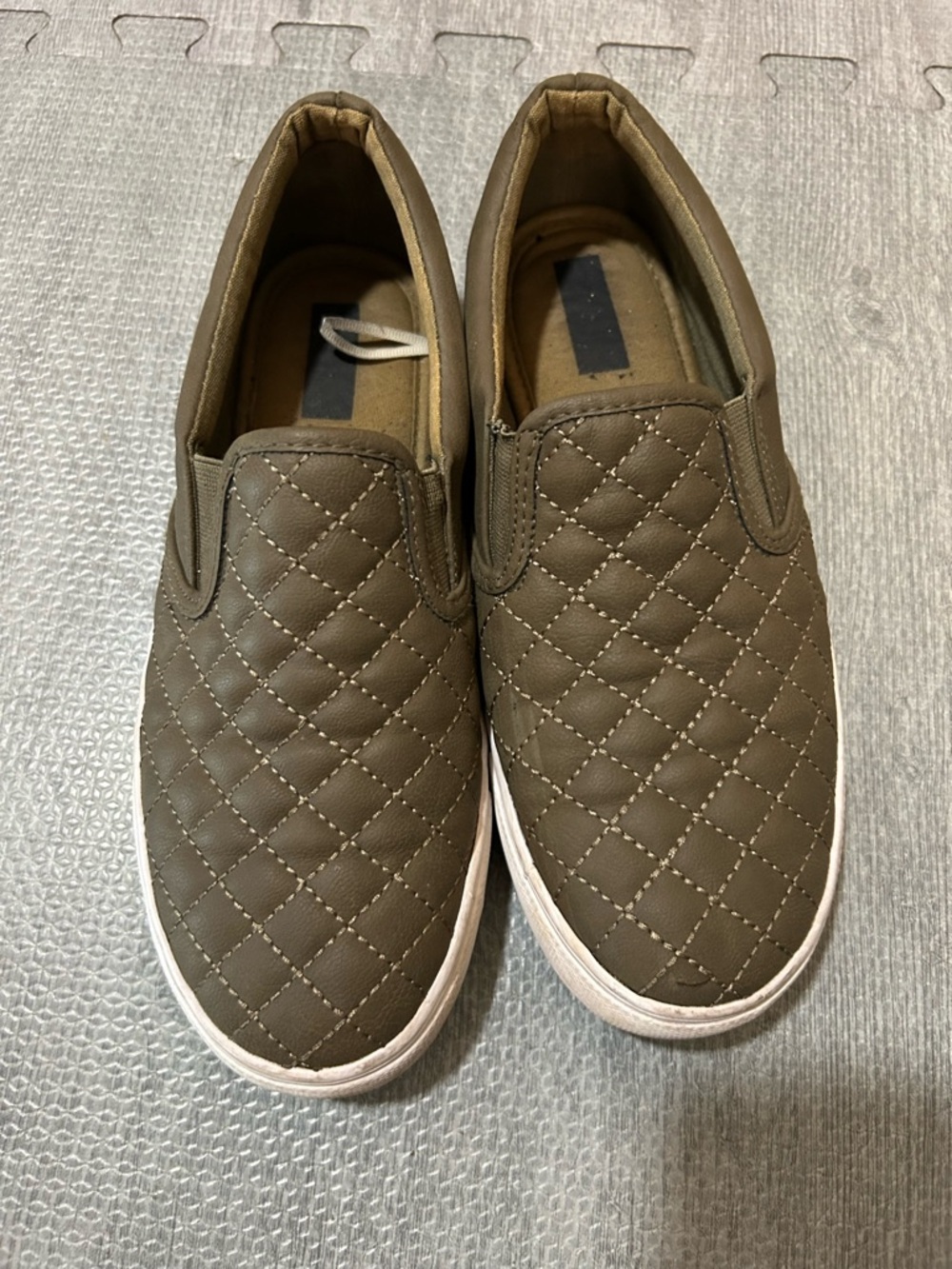 Daily shoes Quilted Slip-On women’s  Sneakers in Olive Size 7